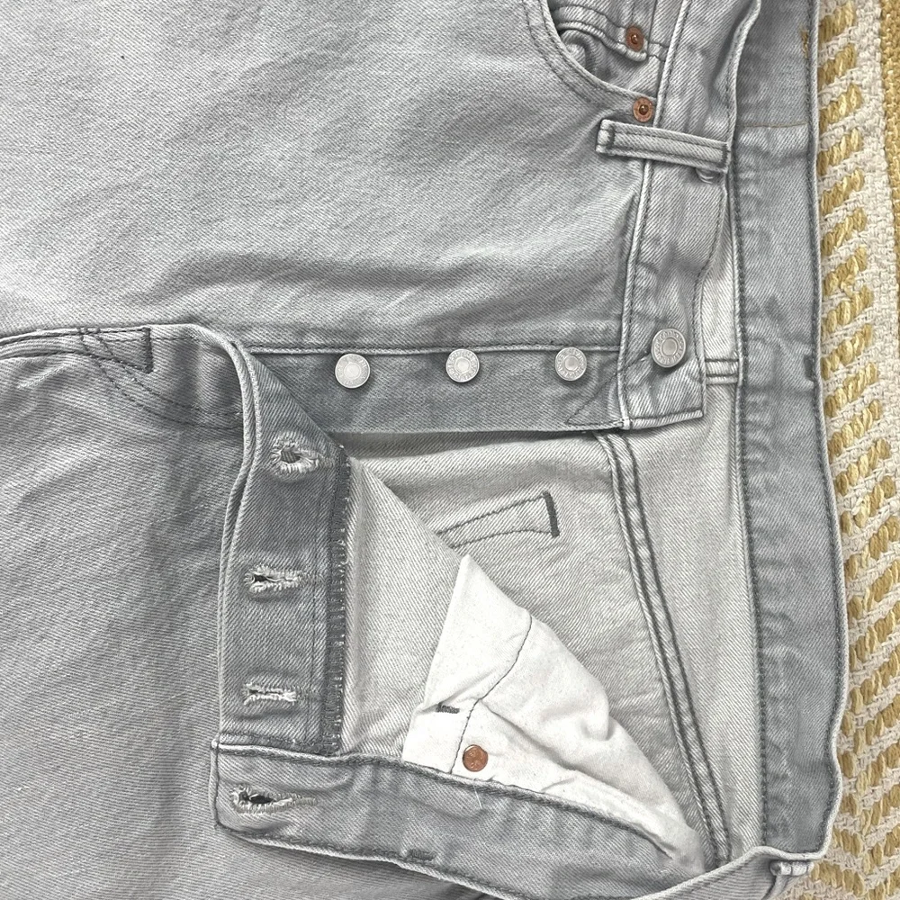 Gray Ripped Levi’s W36 L30 - Picture 3 of 4